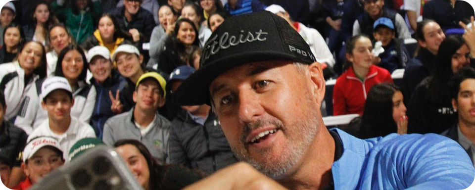 Jonathan Yarwood teaching a large audience